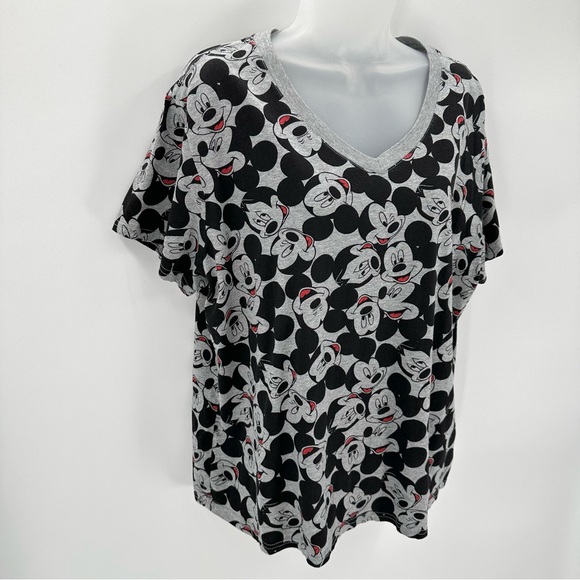 Disney Mickey Mouse Tee Womens 2X Plus Gray Allover Print Shirt Sleeve Tshirt - Picture 2 of 7